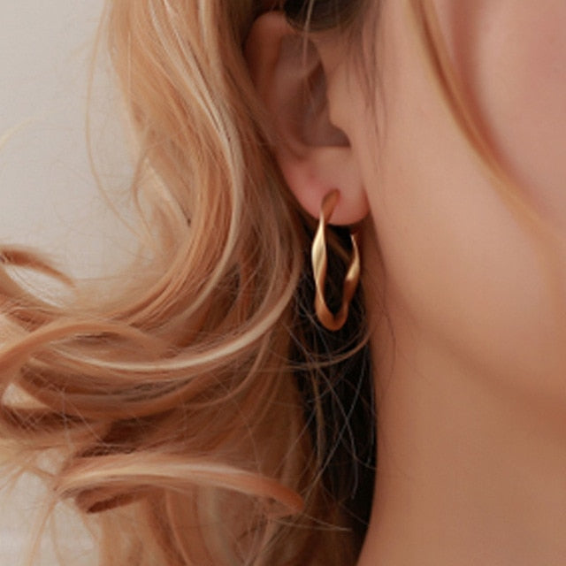 New Fashion Simple Geometric Stud Earrings for Women